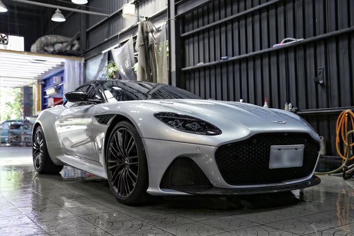 Aston Martin DBS